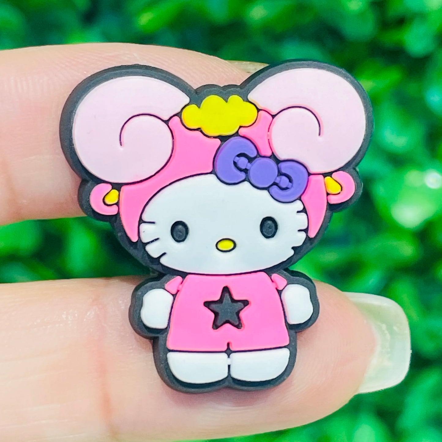 Hot Sales 1-15pcs Hello Kitty PVC Adorable Shoes Buckle Charms Kids Sandals Decorations Fit Birthday Gifts